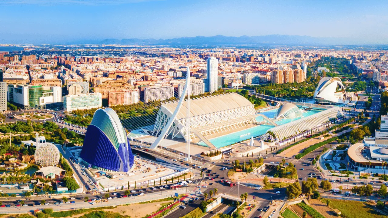 Luftaufnahme der Stadt der Künste und Wissenschaften in Valencia an einem sonnigen Tag während meines letzten Tages in Valencia.
